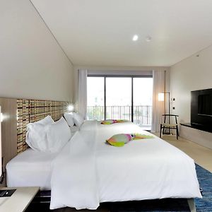 Zimmer mit Kingsize-Bett